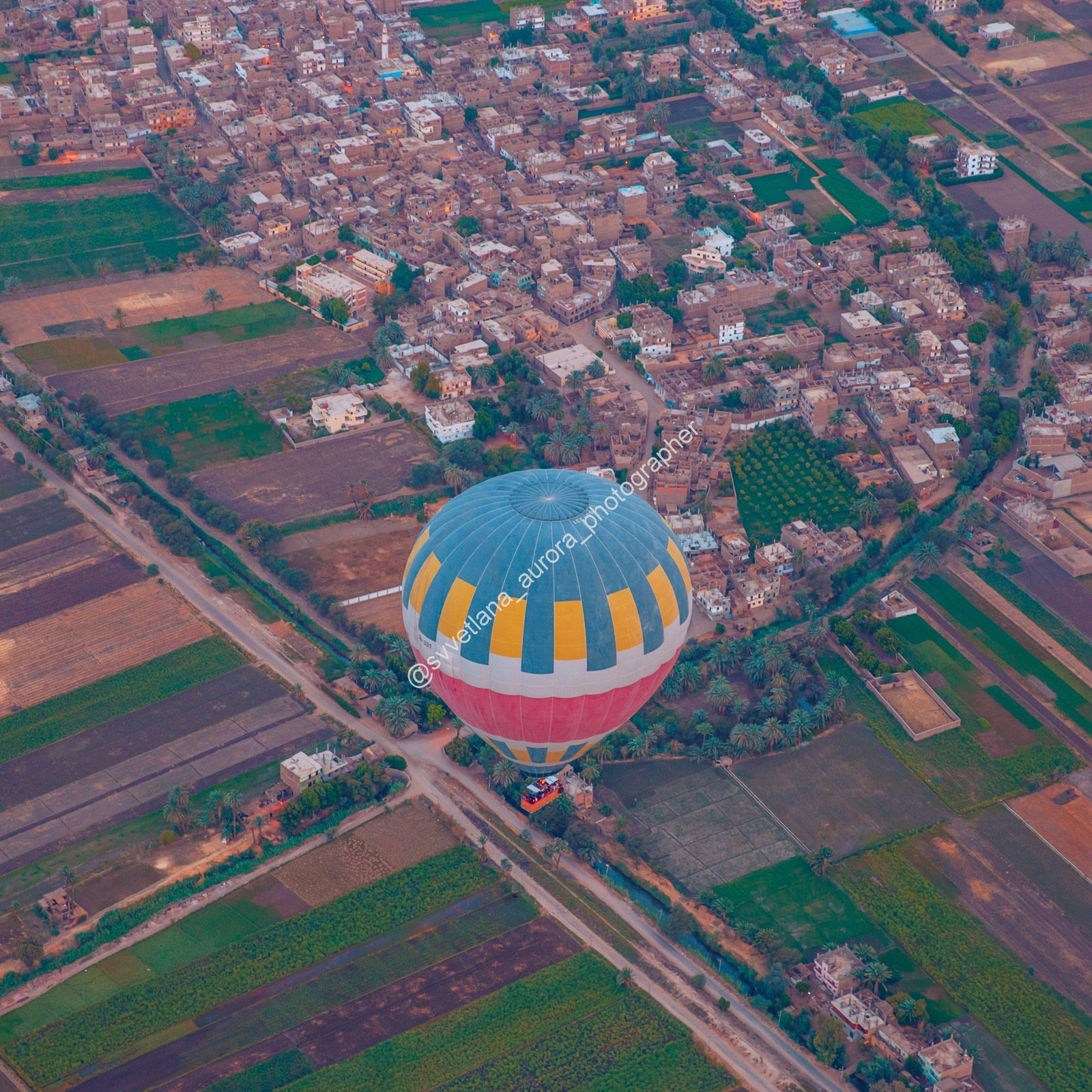 hot air balloon in luxor egypt
